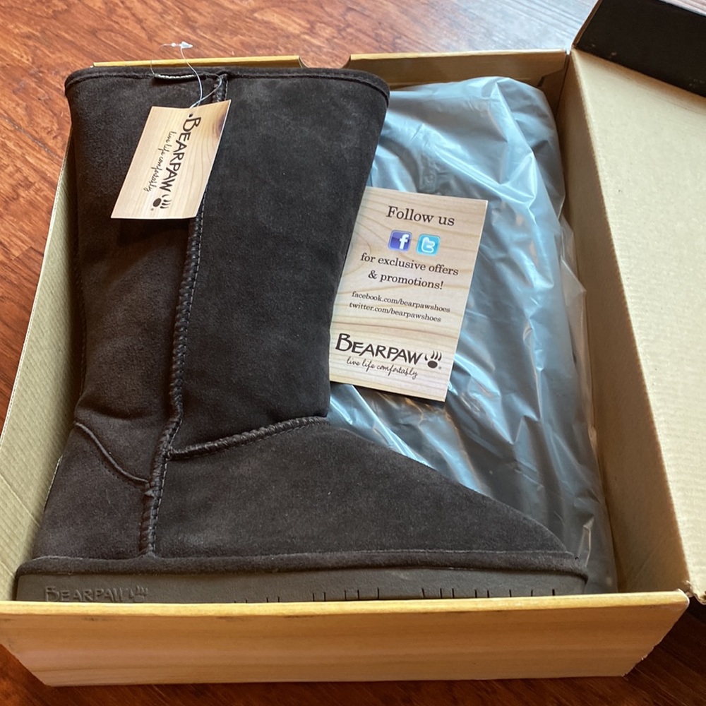 NWT Bearpaw Emma Tall Chocolate Boot